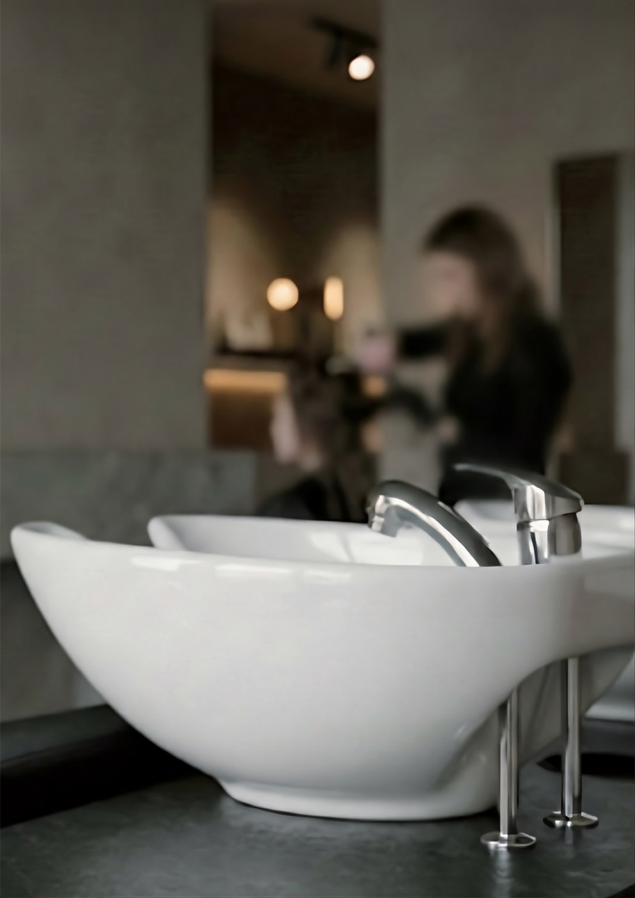 開発のきっかけ - 自社の美容師の“手荒れ”